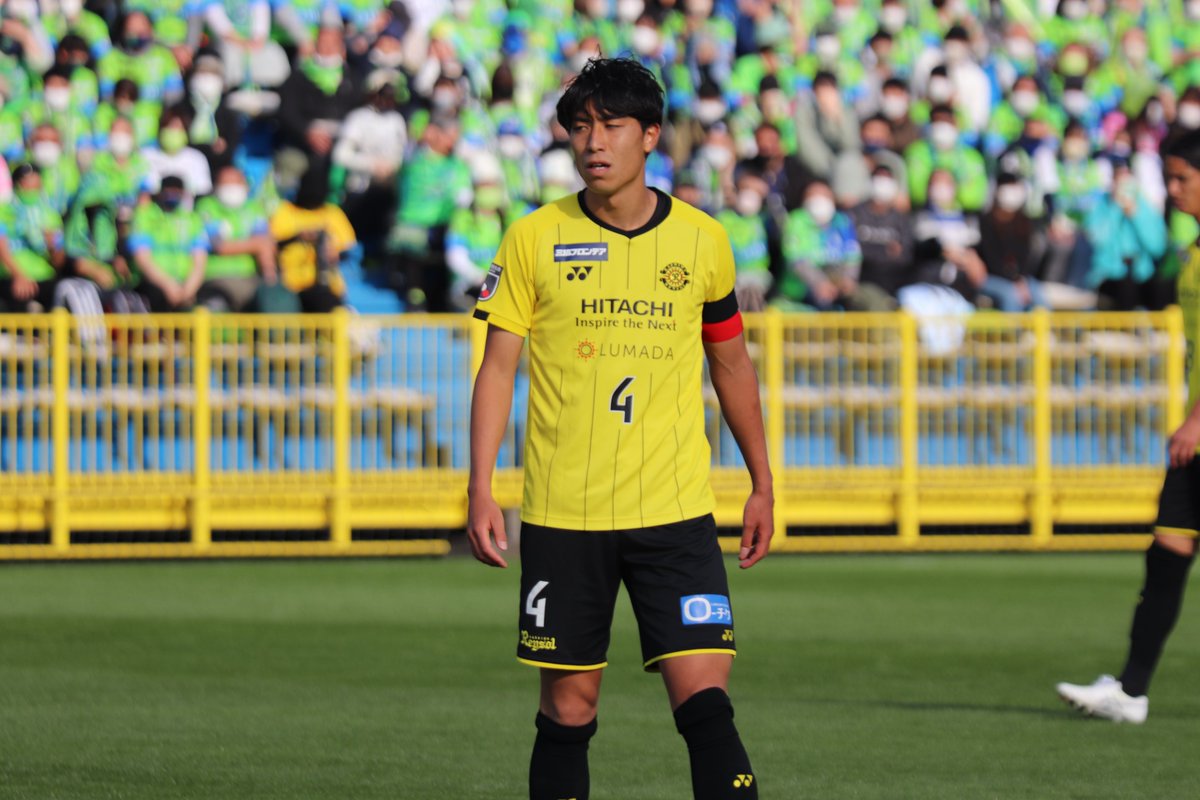 スリーブに Jリーグオフィシャルトレカ 黒GEM 柏レイソル古賀太陽選手