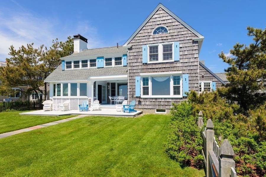 Irentcapecod's tweet photo. This iconic beach house is the perfect place to escape, relax, and enjoy the beauty of Cape Cod! This property is sited on one of the largest lots on Long Beach.

https://t.co/YZxNDBP53A

#irentcapecod #capecod #rental #summerrental #summerhome #luxuryrental #beachfrontrental https://t.co/ed8nKnFqto