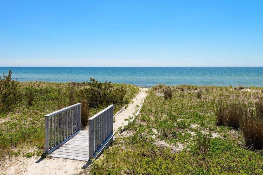 Irentcapecod's tweet photo. This iconic beach house is the perfect place to escape, relax, and enjoy the beauty of Cape Cod! This property is sited on one of the largest lots on Long Beach.

https://t.co/YZxNDBP53A

#irentcapecod #capecod #rental #summerrental #summerhome #luxuryrental #beachfrontrental https://t.co/ed8nKnFqto