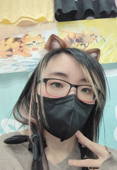 pls come to artist alley at youmacon I have furby creatures 