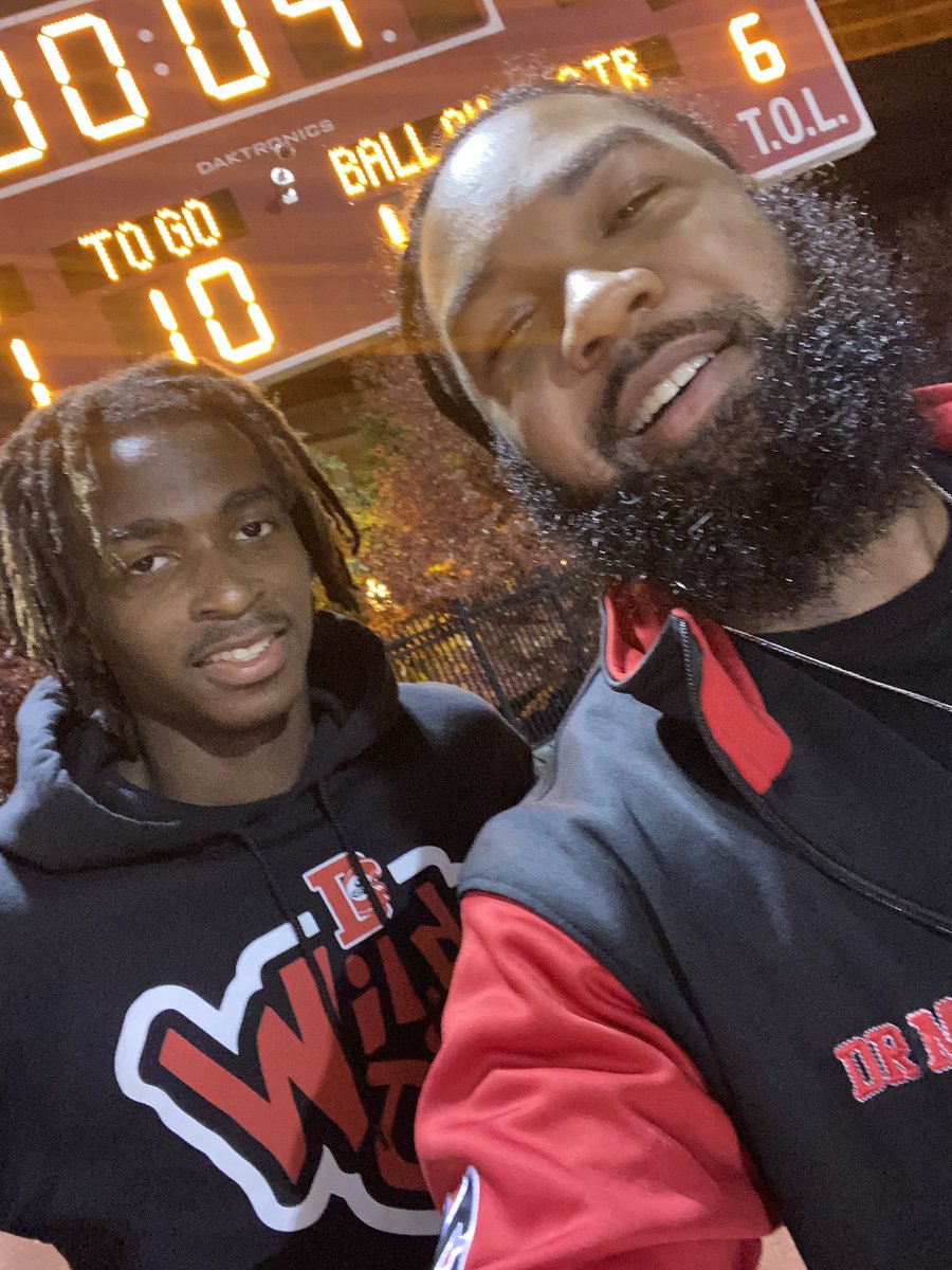 DrMac18047916's tweet photo. Once you’re my student, you are my student for life! It felt good to go back to Dunbar Senior High School to see my students who are now seniors. They know that I love them and want what is best for them. I’m very proud of the men and women they are becoming! https://t.co/OTaEmGSKZ6
