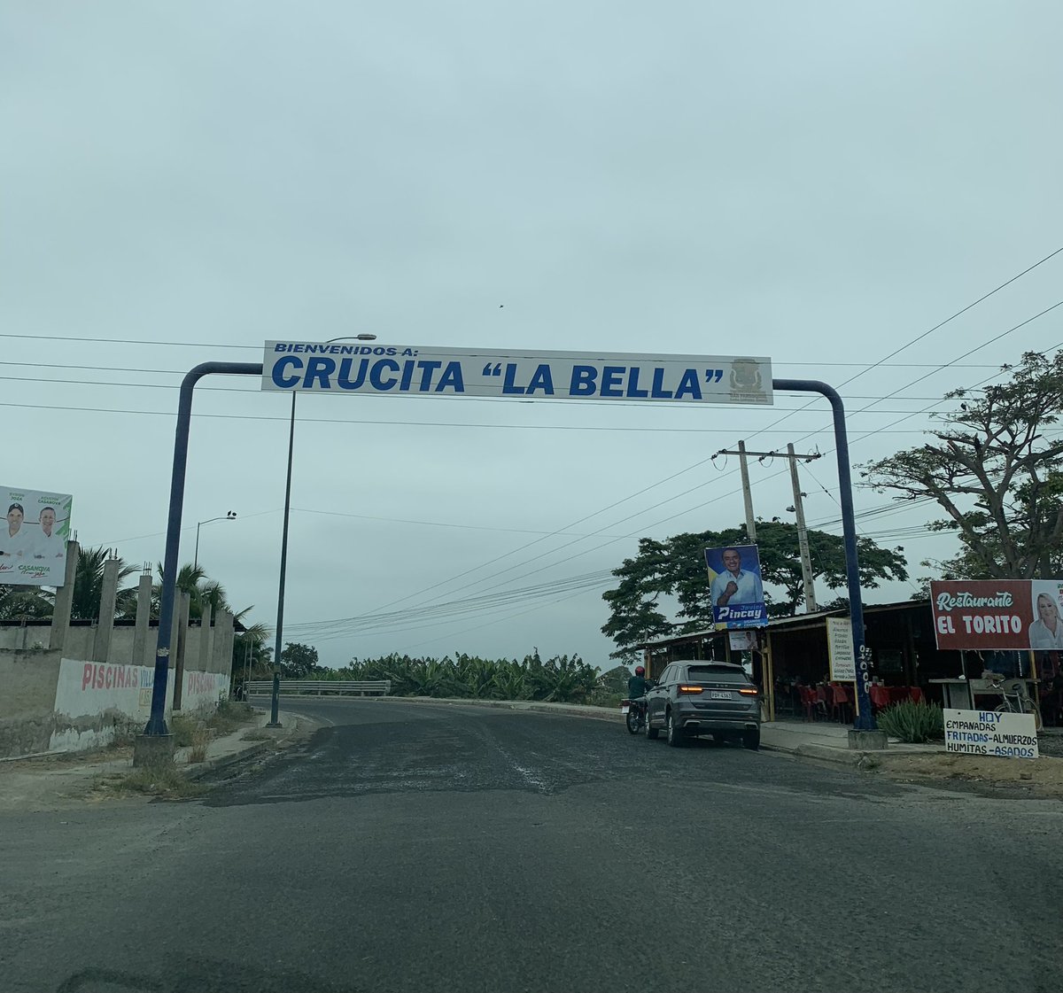 Rmoralesverduga's tweet photo. Rumbo a la mejor playa de #Manabí: #Crucita La Bella. #FamiliaFC ❤️😍 https://t.co/6KoUwzivzP