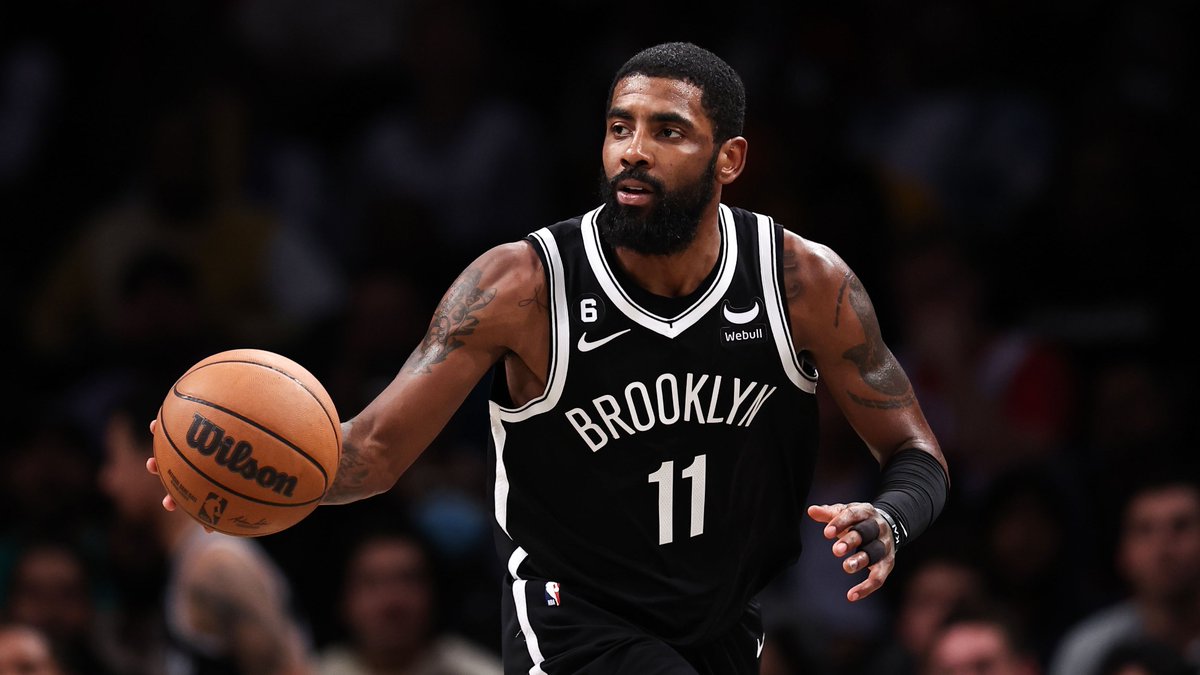 dailyislamist's tweet photo. 🔴 Müslüman olduğunu açıklayan NBA yıldızı Kyrie Irving, sosyal medya hesabından paylaştığı bir videonun 'yahudi karşıtlığı içermesi' gerekçe gösterilerek kadro dışı bırakıldı ve Nike markası kendisiyle yürüttüğü sponsorluk anlaşmalarını askıya aldı. https://t.co/uAsguljzto
