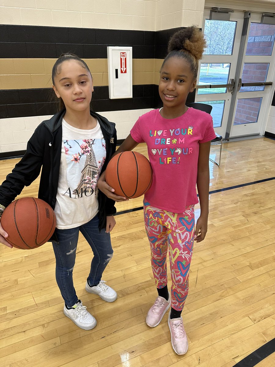 MrsEliasWCS's tweet photo. Saturday morning intramurals kicking off at Willard PK-8 this morning. I love to see our young girls learning about basketball. https://t.co/QRUcWcfuPS