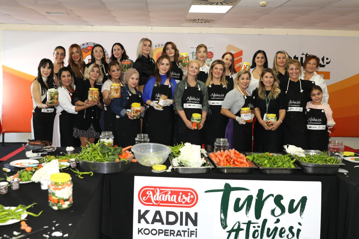 Birlikte turşu da kurduk

Adana İşi Turşu Atölyemizi TÜYAP Tarım Fuarı'nda Adanalı hanımlarla birlikte keyifle gerçekleştirdik. Yapımı Usta Nilay Tekyeten tarafından uygulamalı olarak anlatılan turşu atölyemiz, özel davetlilerin katılımı ile renkli anlara sahne oldu.
++