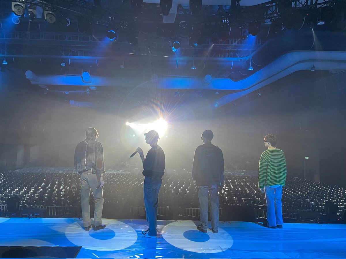 Teevt_'s tweet photo. ㅤㅤ
ㅤㅤ Before the show, we do rehearsals on the stage together in Kuala Lumpur. I hope all of you who come to see us can be happy and feel so entertained by what we show for you
ㅤㅤ
ㅤㅤ https://t.co/DROGddMzhu