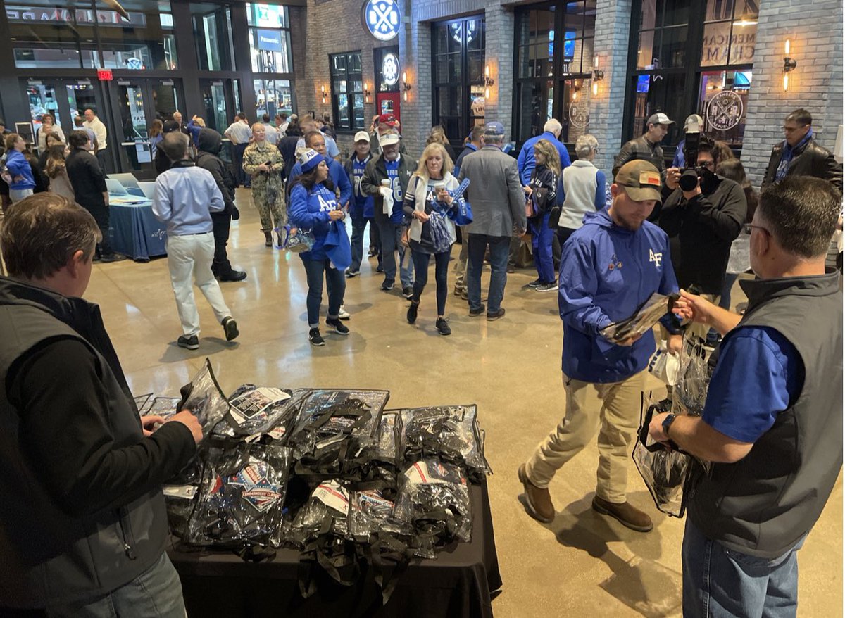 shopmyexchange's tweet photo. 🏈 This is how we pregame!
Team Exchange is all I’m to cheer on the Army and Air Force at the #CommandersClassic today. We’re giving out swag and snacks to cadets and fans before kickoff.
Who are you rooting for? https://t.co/boYGCTZvpG