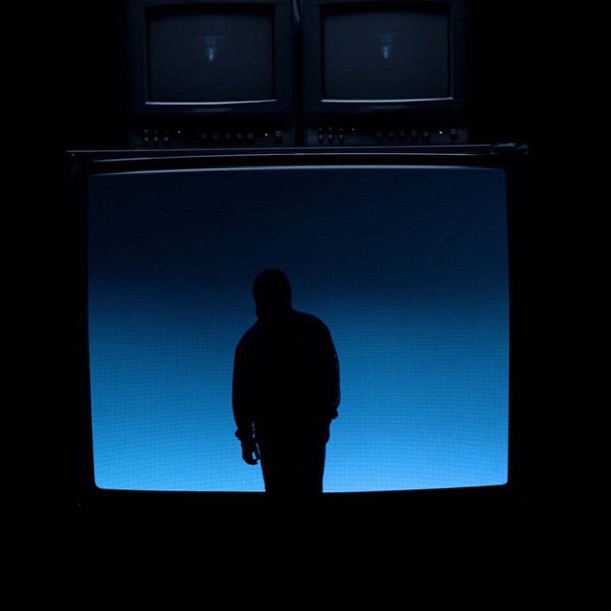 leafbro_'s tweet image. « Chrome Hearts » ft @hamzasaucegod 

Prod: Lucozi
Sample: Callsix &amp;amp; me

Un grand honneur d’être présent sur Hiver à Paris de @PunchyDinos