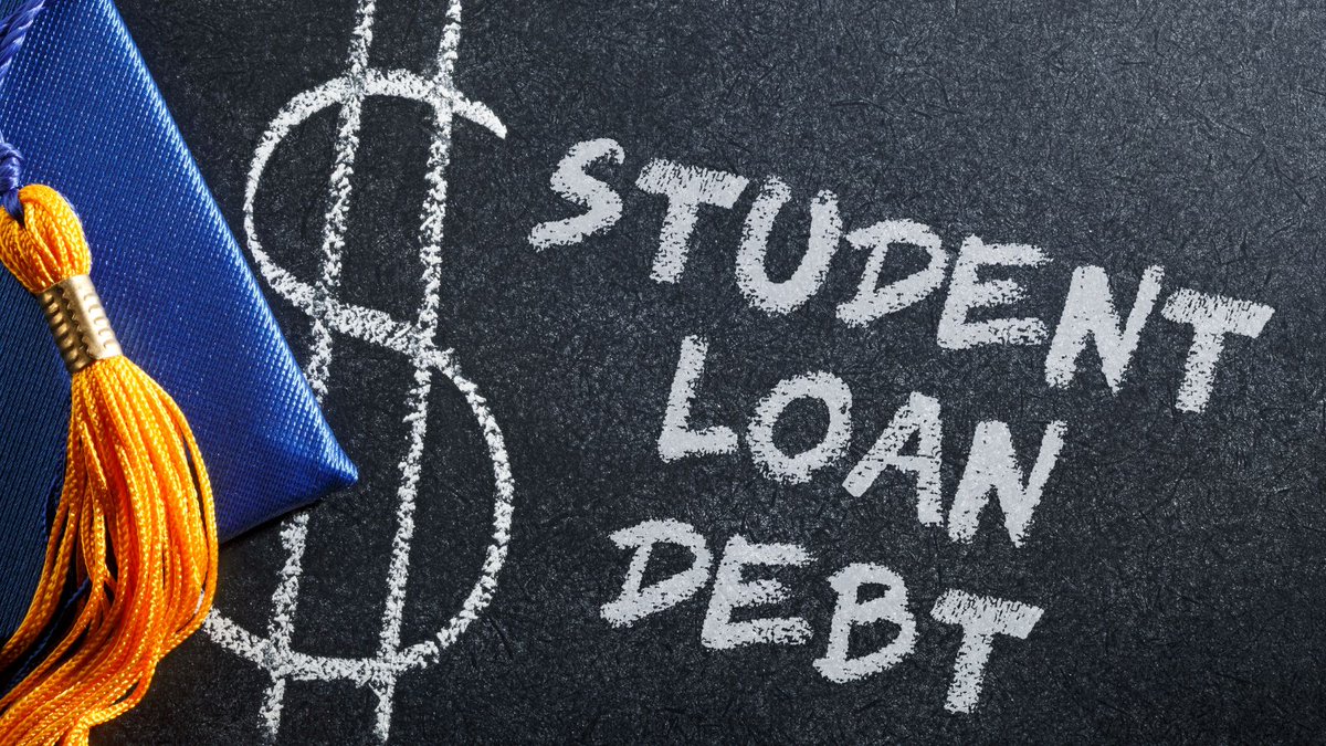 🎓 Applying for student loan forgiveness? Scammers are counting on it!
Here's how to spot the scam and apply safely ➡️ bit.ly/3DwOm8C 
#themerrimack #securitysaturday #studentloandebt