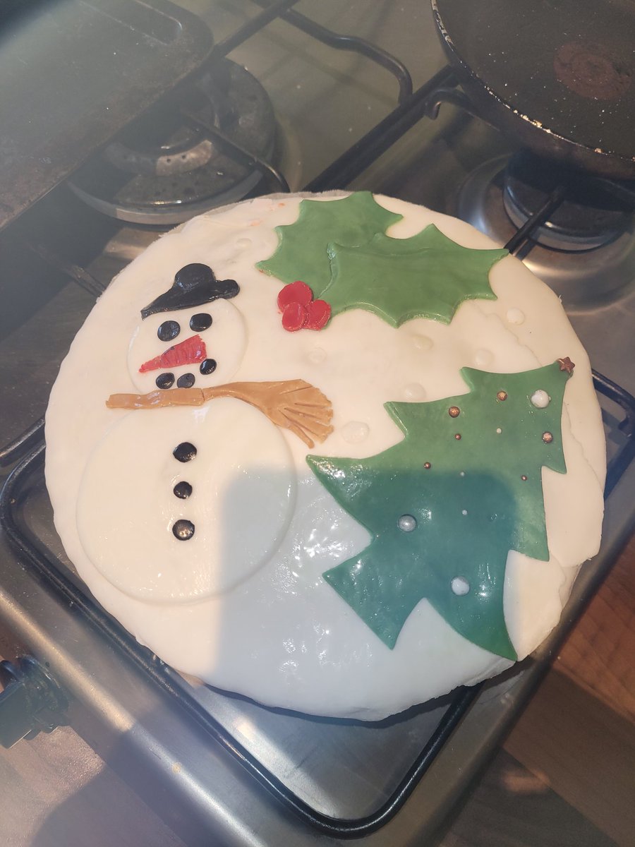 JasonEv68459641's tweet photo. @churchfieldprim bit premature but Keela made a cake.
Frosty the snowman ⛄️ 😎 https://t.co/G7H7JVC19v