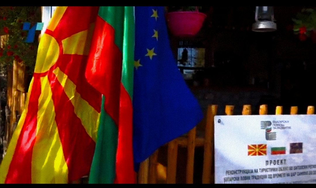 ЗА МИЦКОСКИ ПОСЕТАТА НА ЈОТОВА НЕ Е ПРОВОКАЦИЈА

Откако Левица алармираше дека во село Евла се најавува отворање нов бугарски клуб, вчера и официјално потпретседателката на Бугарија, ЈОТОВА го посети селото.

📍bit.ly/3E00hNI