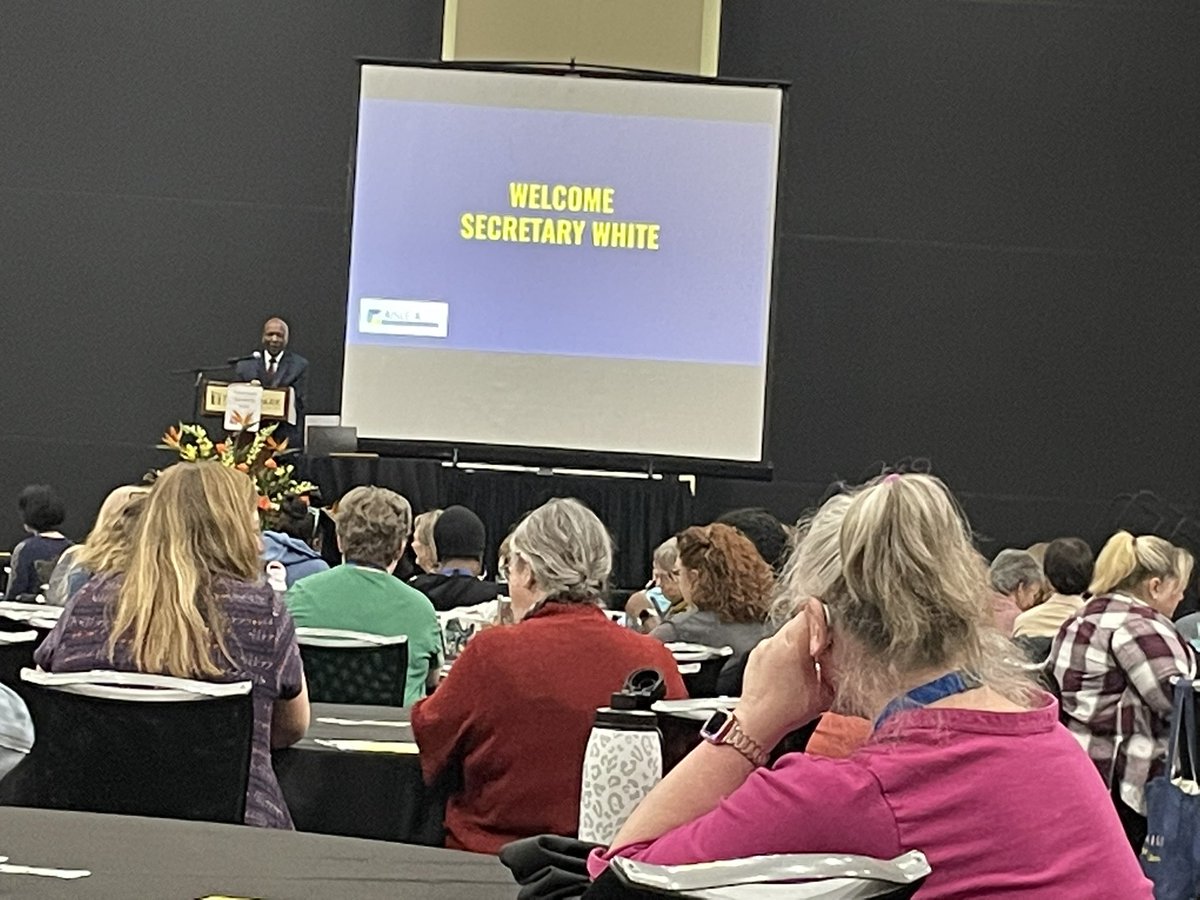 First timer at the AISLE Conference! I strongly recommend that other administrators supporting school libraries attend! I learned so much and look forward to share with my colleagues in D75! #AISLEd22 #d75reads