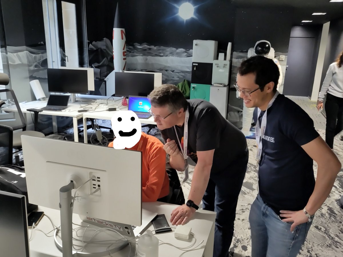 hack.commit.push tweet media