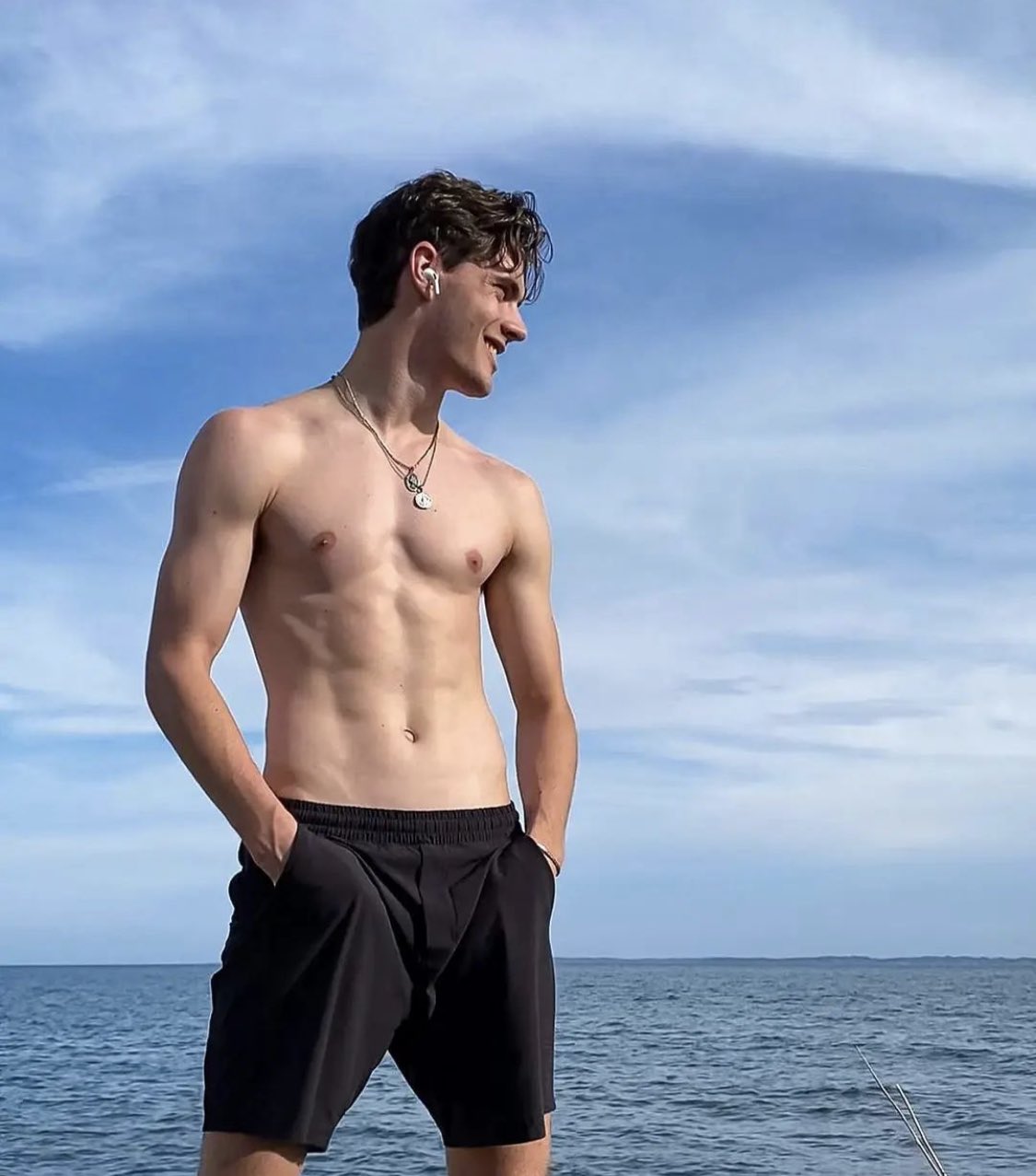 Daniel On Twitter kaliforniajumpy FrenzWes Tomas2K2 hubbleyasin daniel-on-twitter-kaliforniajumpy-frenzwes-tomas2k2-hubbleyasin