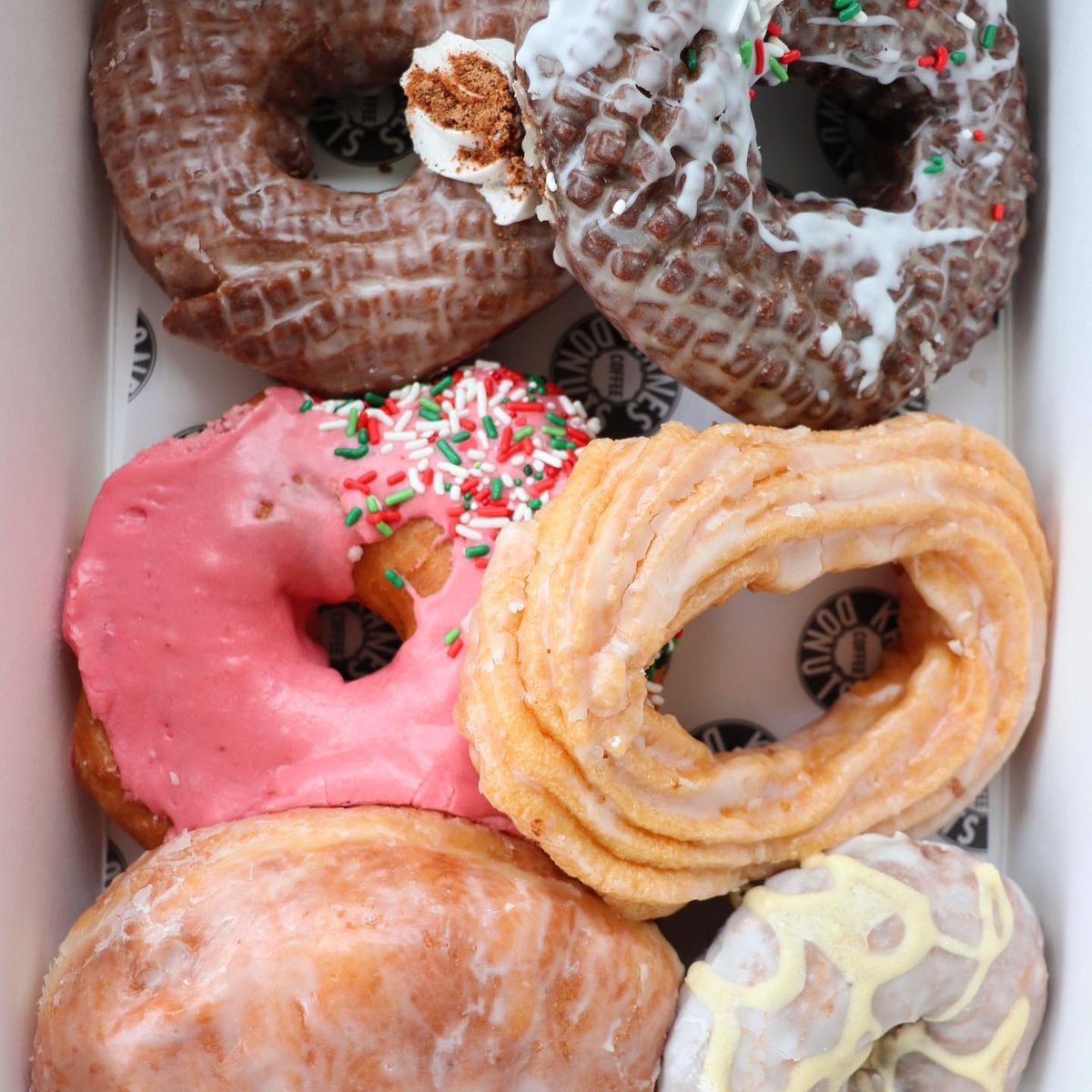 Happy #NationalDonutDay ! 🍩 Where is your favorite donut shop in Boston? 🍩: Union Square Donuts 📸: bit.ly/3h6Cin1 🍩Blackbird Doughnuts 📸: bit.ly/3UjbtKF 🍩Kanes Donuts 📸:bit.ly/3DsRC4N