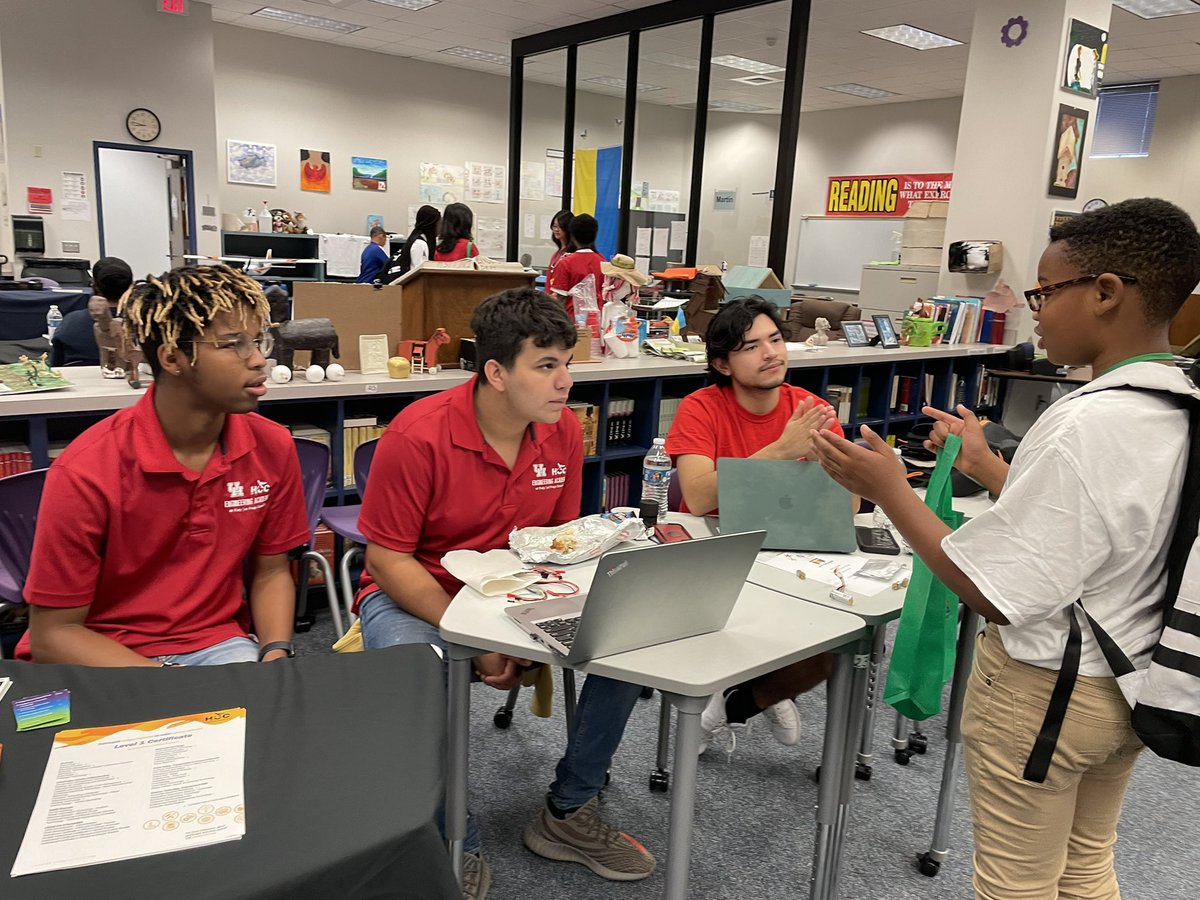 SusanT_HCC's tweet photo. HCC Engineering is in the house!!!  At the CITGO STEM Day.  #CITGO #AliefSTEM @aliefscience #STEM #WeAreHCCS @HccNorthwest https://t.co/qzE8Rz2pXc