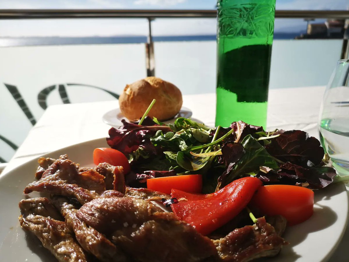 Un fin de semana gastronómico con la Ría de Arousa como testigo.

¿Te gusta el plan? 🤔 
.
Ven a #Galicia y Simplemente #SienteCarril
.
¿Reservamos? 😉 ☎ 986 511 507 │#PacksRegalo│#Escapadas │#Actividades │#Enoturismo