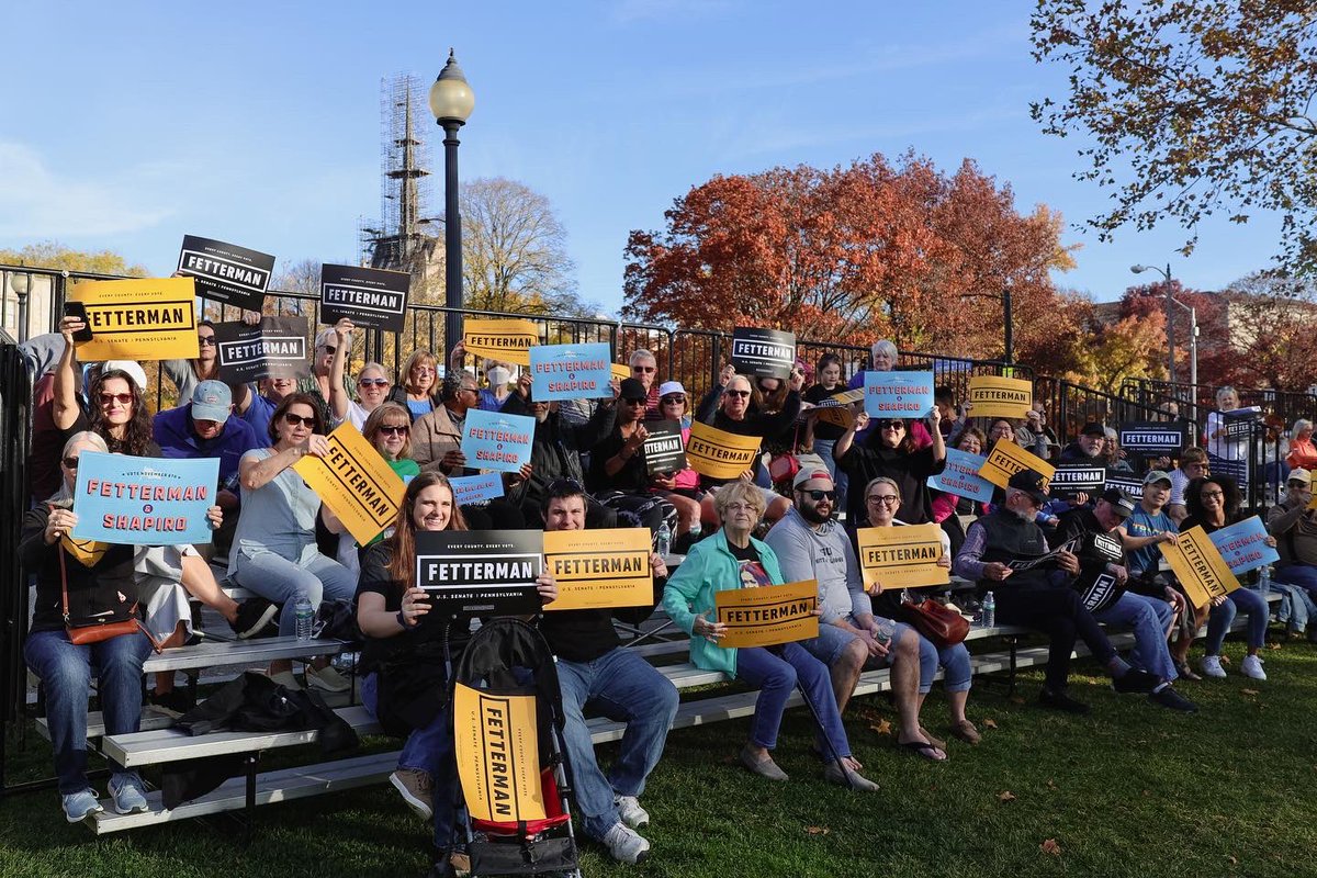 Is this heaven? 🤩 No. It’s autumn 🍂 in Schenley Plaza with hundred of Yinz already packing in to see me + President @BarackObama 💯 See you very soon!