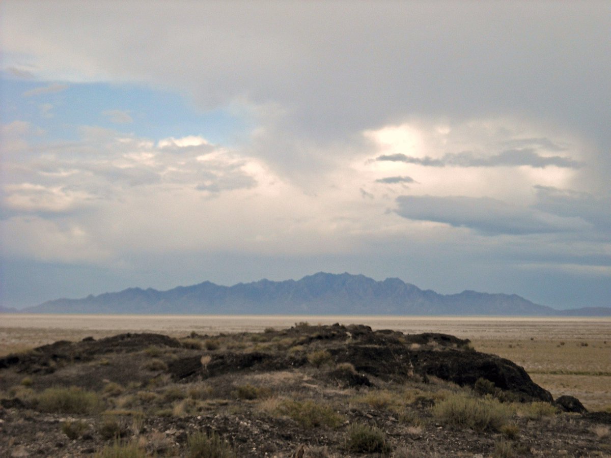 AmericanWestCtr's tweet photo. The Dugway Mountains reside in Utah’s West Desert, the traditional homeland of the Goshute. The Dugway Range is known to the Goshute tribe as Aah-Tempi meaning “pale rock.” In Western Shoshone the range is called Arim-pi. https://t.co/w1ZwZmk2ue