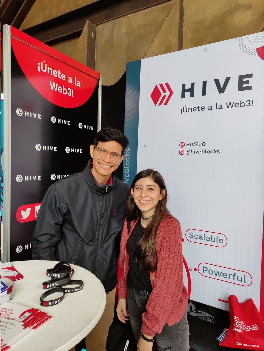 ¡Aquí estamos, apoyando al team #Hive!😍

#HiveEnLaCBW #CaracasBlockchainWeek