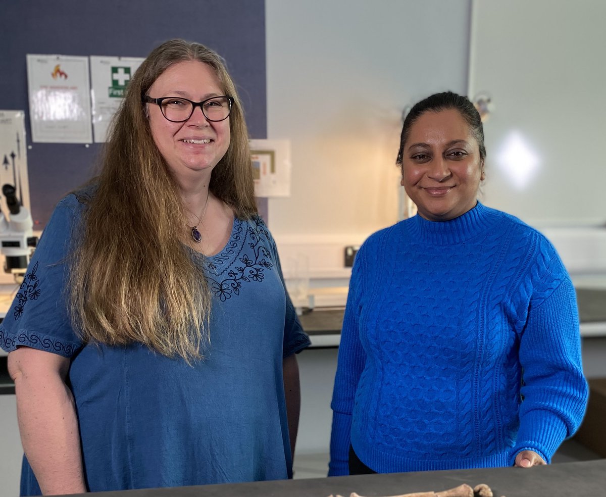 Yesterday I had the pleasure of meeting the fabulous @Raksha_Digs and talking #skeletons. I’ll let you know more when I can 💀 @UniofBradford @BradArcForensic #Archaeology #Bioarchaeology #Anthropology