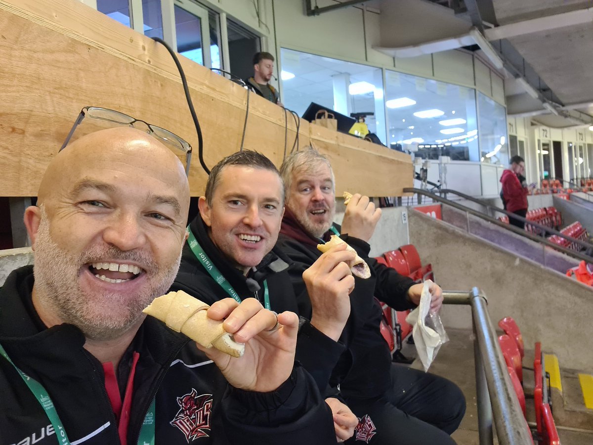 Bring it on.🏉🏴󠁧󠁢󠁷󠁬󠁳󠁿👍🏻🤞🏻
Come on WALES...

Wales v NZ

#CmonCymru 
#Wales