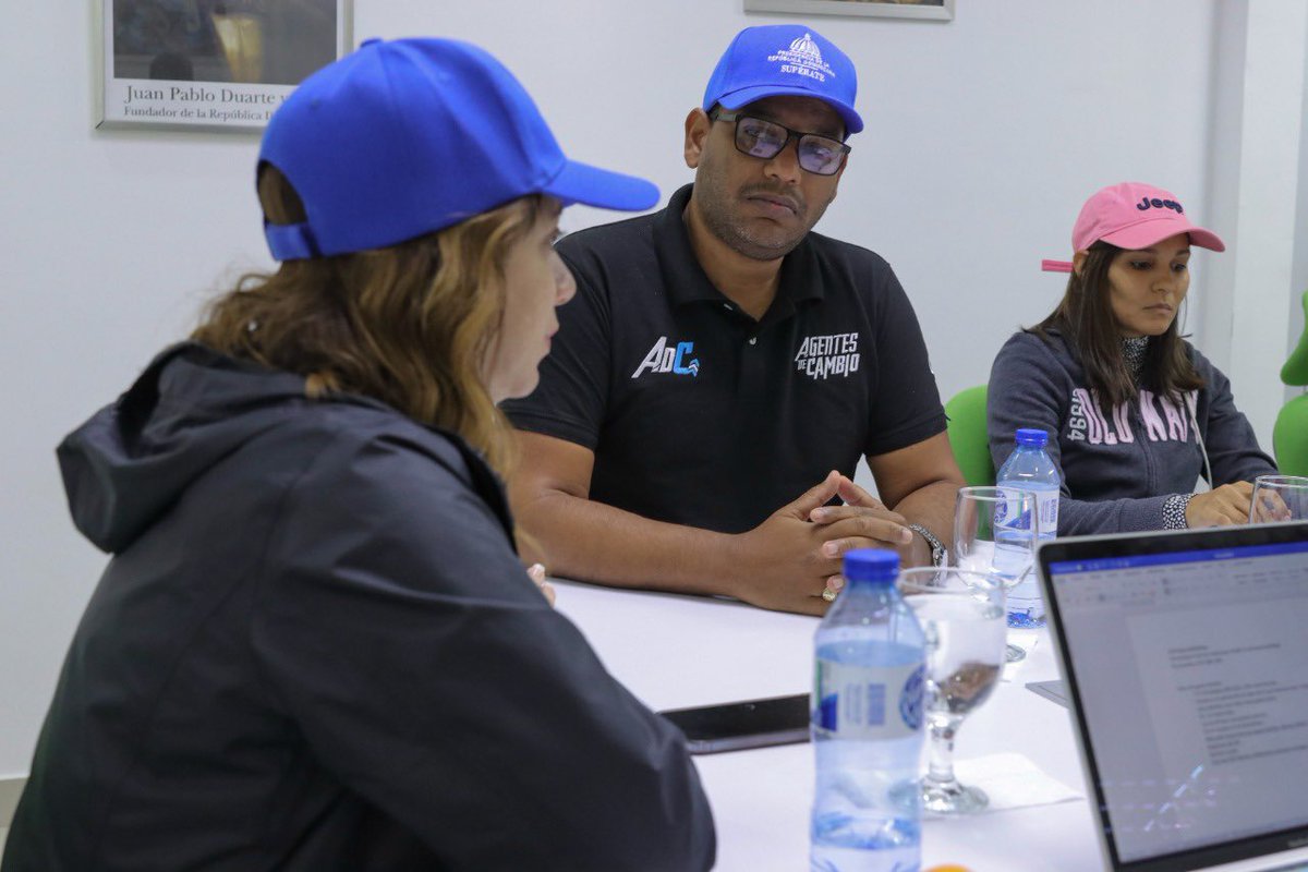 GloriaReyesG's tweet photo. En la actual situación, nuestro equipo Supérate trabaja para responder a las familias afectadas por los intensos aguaceros en el Gran Santo Domingo, como parte de nuestro firme compromiso de una asistencia social integral. https://t.co/Cpn6TEyx4l