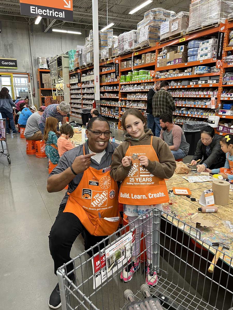 Celebrating Jade on her 100th Kids Workshop. Already filled up one apron and working on the next. Congrats, Jade! @RennierAsm1970 @tbdavis62 @MystiHammes @NoblesvilleHD