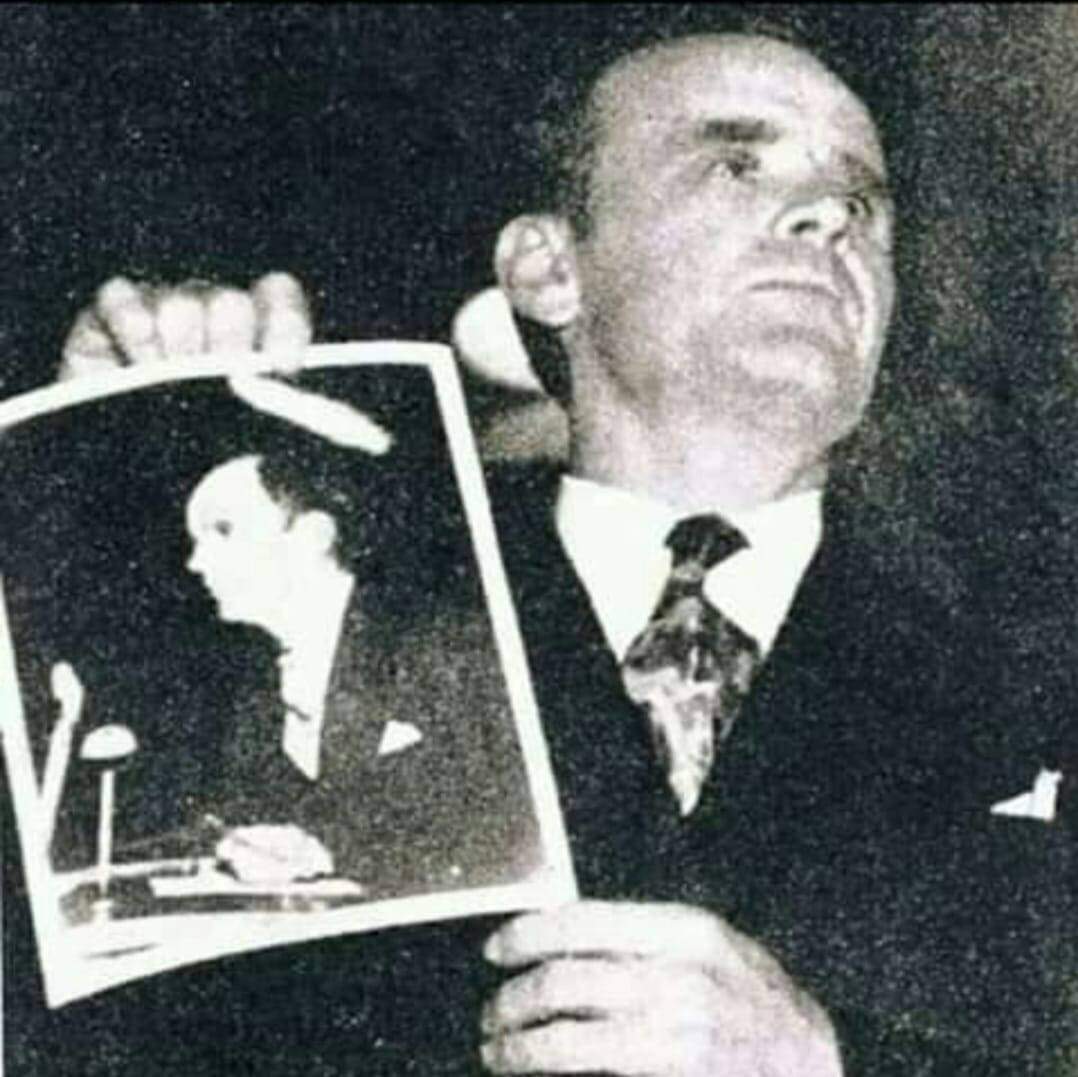 LeMessageFR's tweet photo. "Le #Saint-#Esprit est le #Prophète de cette heure; Il confirme Sa Parole, Il La démontre. Le Saint-Esprit était le Prophète de l’heure à l’époque de Moïse." 

65-0725M - Les oints du Temps de la fin
Rév. William Marrion #Branham
1/2 https://t.co/lFTjmWK3cF