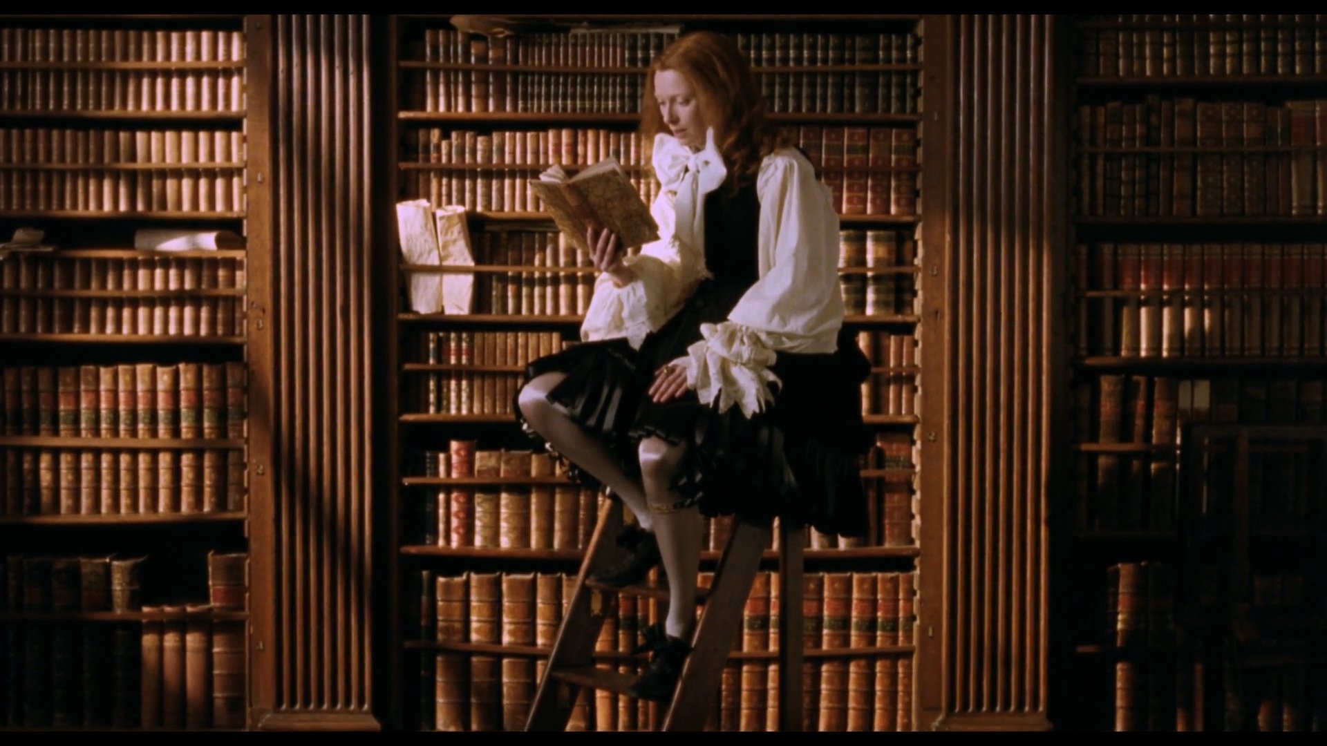 Happy birthday androgynous mother, Tilda Swinton! 