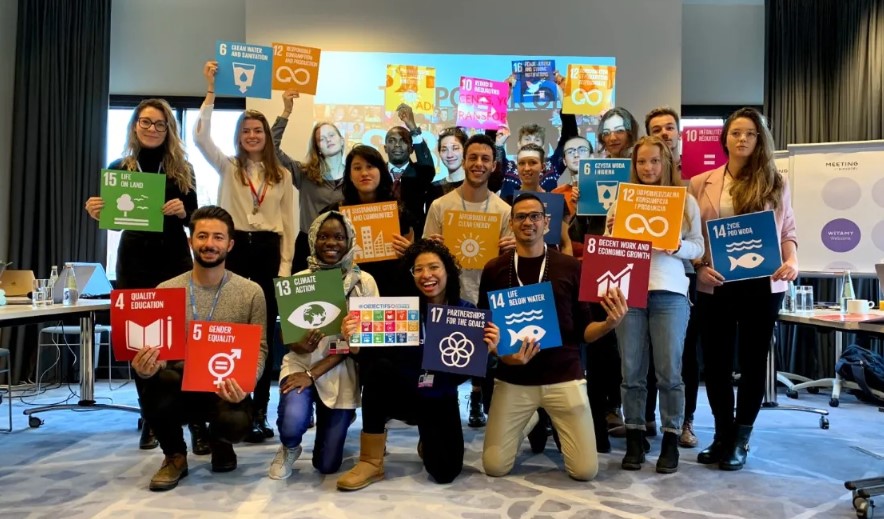 tveitdal's tweet image. Young climate experts ready for top roles in negotiations at COP27
context.news/just-transitio…
Sixty newly trained youth negotiators will join their country delegations at the U.N. summit in Egypt with an aim to speed change @MarieClaireGrafm @archieyounguk @guadarivasr @evelynaddor