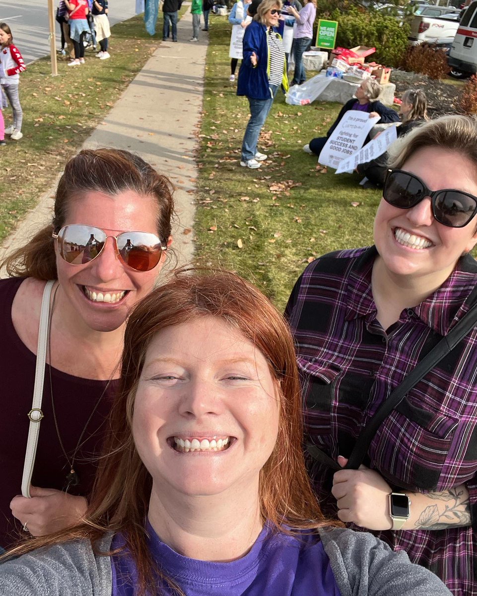 Jen Peltoniemi (@jenpeltoniemi) on Twitter photo When you get to meet a Twitter friend in person for the first time, @SaraSavoia_ and a seasoned friend from your past <a href="/LisaBoate/">Lisa Boate</a> while you all support your common beliefs! #WeStandWithCUPE #IstandwithCUPE When you get to meet a Twitter friend in person for the first time, @SaraSavoia_ and a seasoned friend from your past <a href="/LisaBoate/">Lisa Boate</a> while you all support your common beliefs! #WeStandWithCUPE #IstandwithCUPE