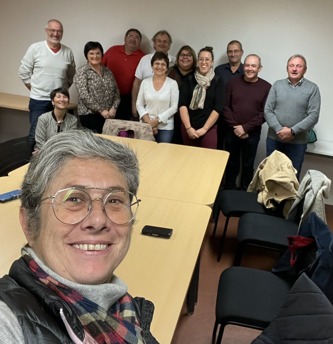 Fierté d accompagner dans le cadre de la Grande Cause Mutualiste 2022 l Association Nos anciens d Issy et dAilleurs avec les JSP de Gueugnon Caisse locale d Issy l évêque <a href="/ca_centrest/">Crédit Agricole Centre-est</a> <a href="/MelanieBottom/">Melanie Bottom</a> <a href="/simone_korn/">Korn Simone</a> <a href="/Versanne2/">Versanne</a> <a href="/Paviet4/">Jacqueline Paviet</a> #grandecausemutualisme #intergenerationelle