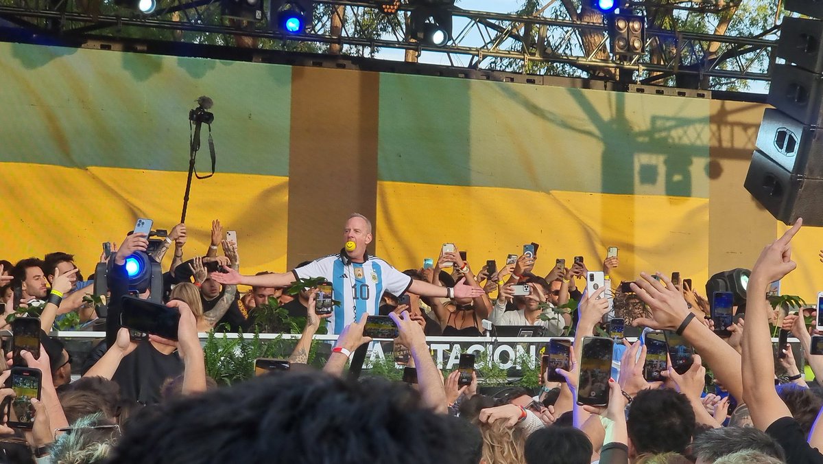 arboldepifania's tweet photo. @FatboySlim in La Estación, Córdoba.

Without words, honestly.

#LaEstacion #Fatboyslim #Inthepeach #Sehicieronagualoshelaos https://t.co/WjMtNwNmEG