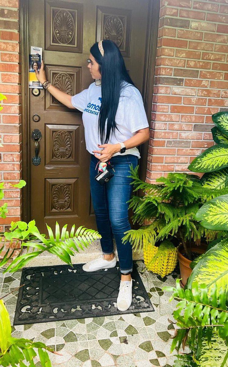 MiVecinoLLC's tweet photo. Kicking off our LAST WEEKEND OF #GOTV 🔥 It’s the final push— LET’S DO THIS, Florida!👏🏽👏🏽

VOTE! VOTE! VOTE!🗳 https://t.co/Q3QHZ8sWXo