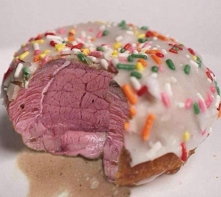 messedupfoods's tweet photo. steak donut https://t.co/8vX76IORo2