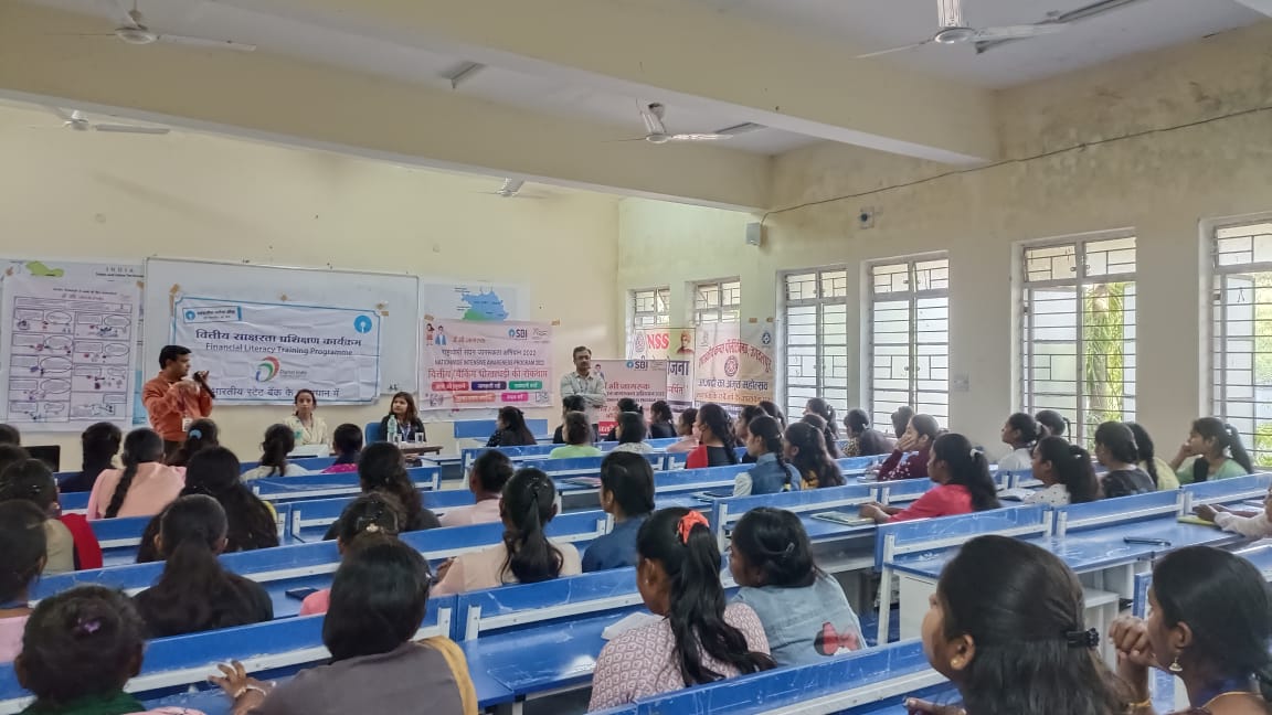 NSSUGGPJCG's tweet photo. NSS wing Govt girls polytechnic jagdalpur &amp; SBI kshetriya shakha jagdalpur k sanyukt tatwawdhan m Aazadi k Amrit Mahotsav k antargat aaj sanstha m Cyber crime se bachne awareness program k aayojan safaltapurvak sampann https://t.co/lup8cAAiua