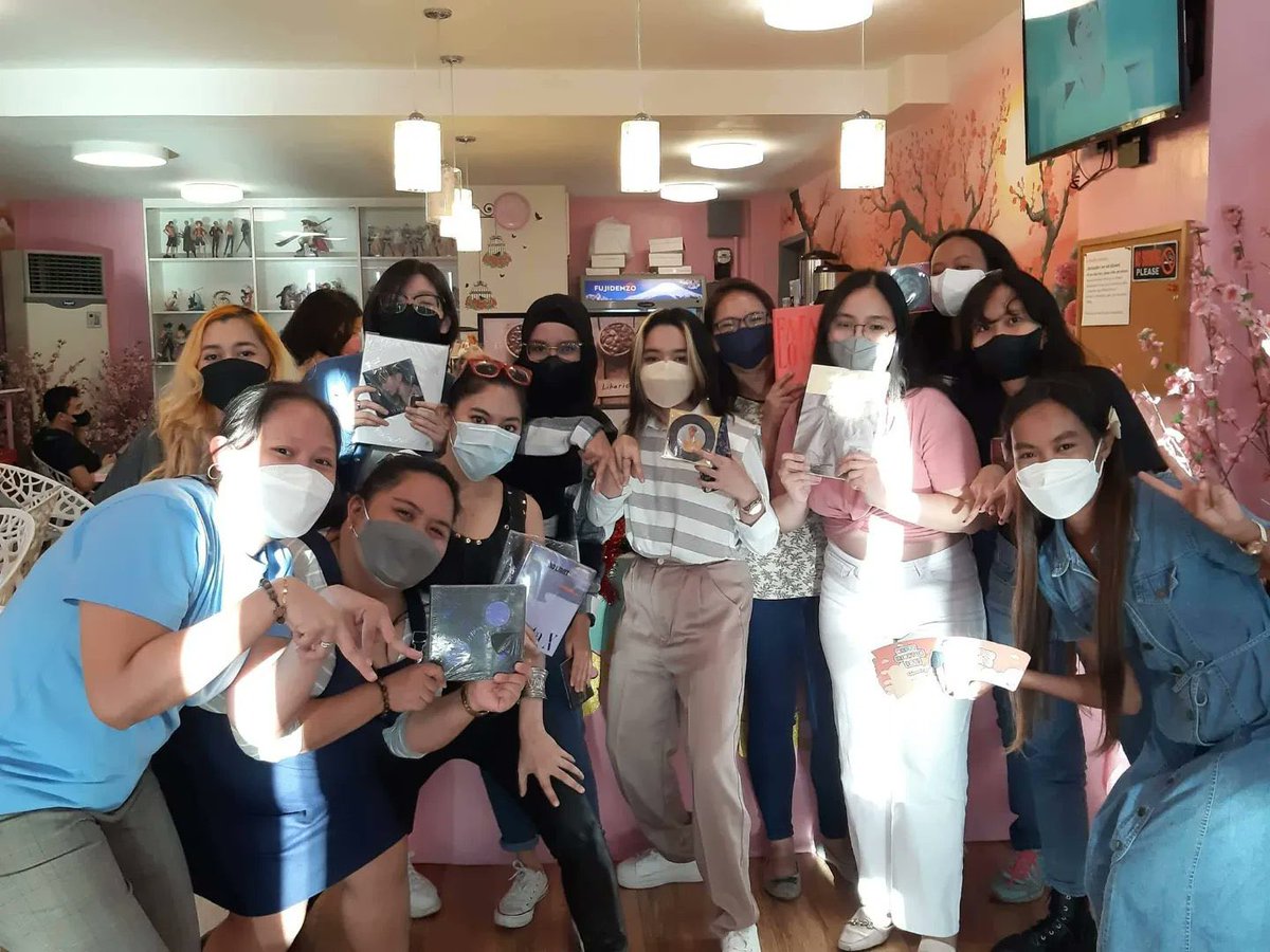 Fan Base Café & Store tweet media