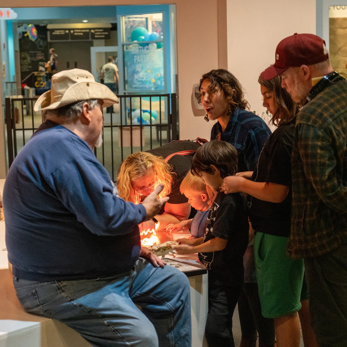 DGchildmuseum's tweet image. Join Joe Dabelko today from 11-3 in the I Dig Dinos exhibit! He’ll show you some incredible fossils and answer all your questions about specimens in the exhibit. We also have a whole new case of fossils to show!  

#CMUtah #STEMForKid #LearnThroughPlay #IDigDinos #Paleontology