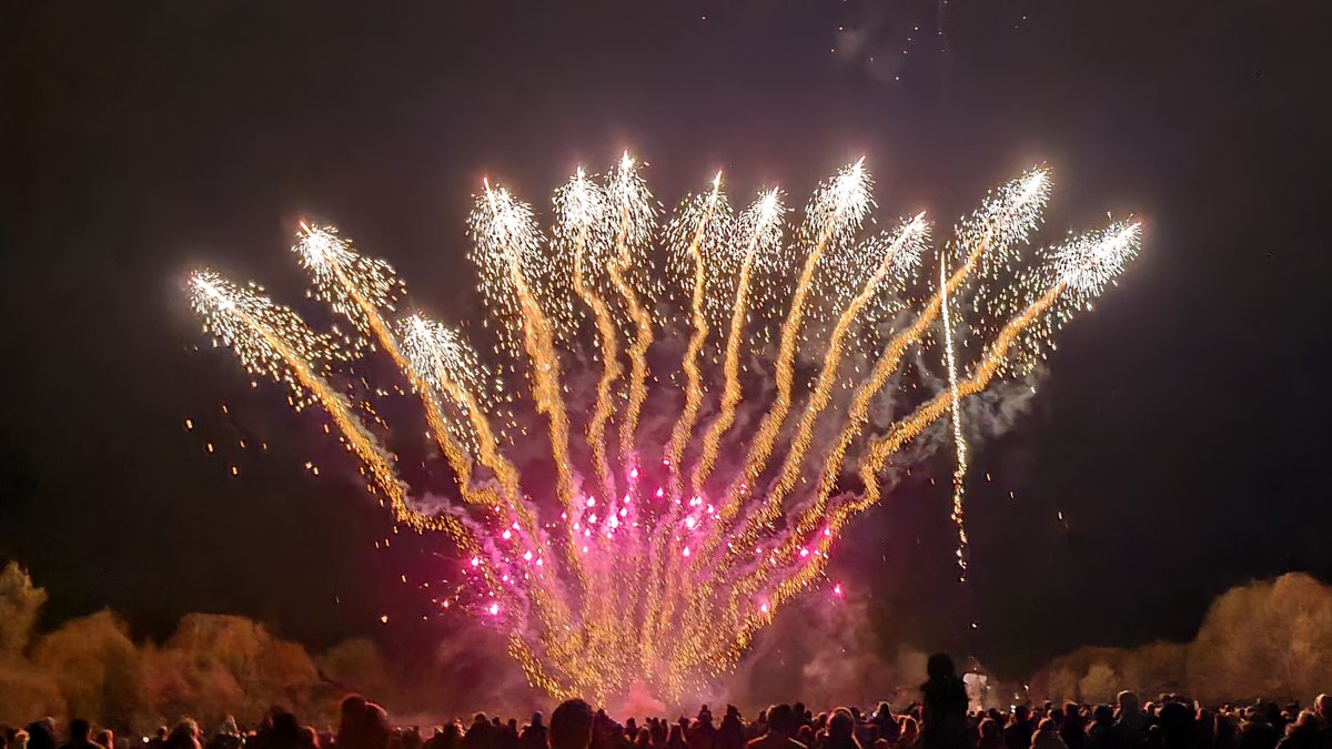 thegrangesch's tweet image. Remember Remember, the 5th of November! Make sure you're staying safe this bonfire night whether you're celebrating at home or attending a large event. Events &amp;amp; tips on firework safety can be found on the @BucksCouncil website. ow.ly/A6Zg50LrMgz #FireworksCode #BonfireNight