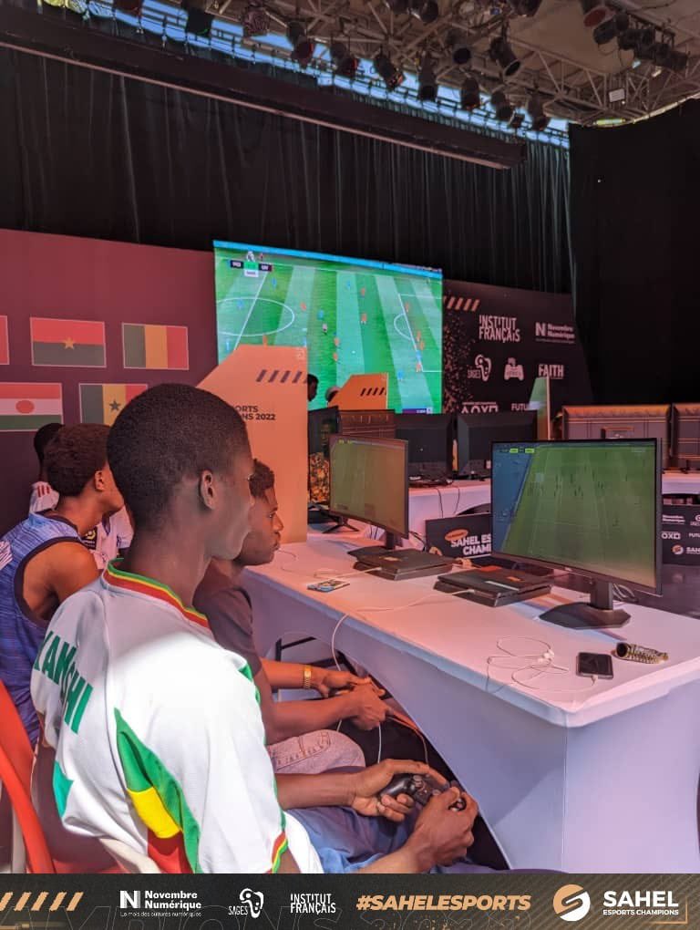 🎮 Les qualifiers #SahelEsports sont lancés !

Joueurs et joueuses du Sénégal, du Tchad, du Burkina Faso et du Niger se sont réunis dans leurs pays respectifs pour une compétition inédite sur #FIFA23.

Au programme, du beau jeu et une place pour la Grande Finale à Dakar ! 🤝
