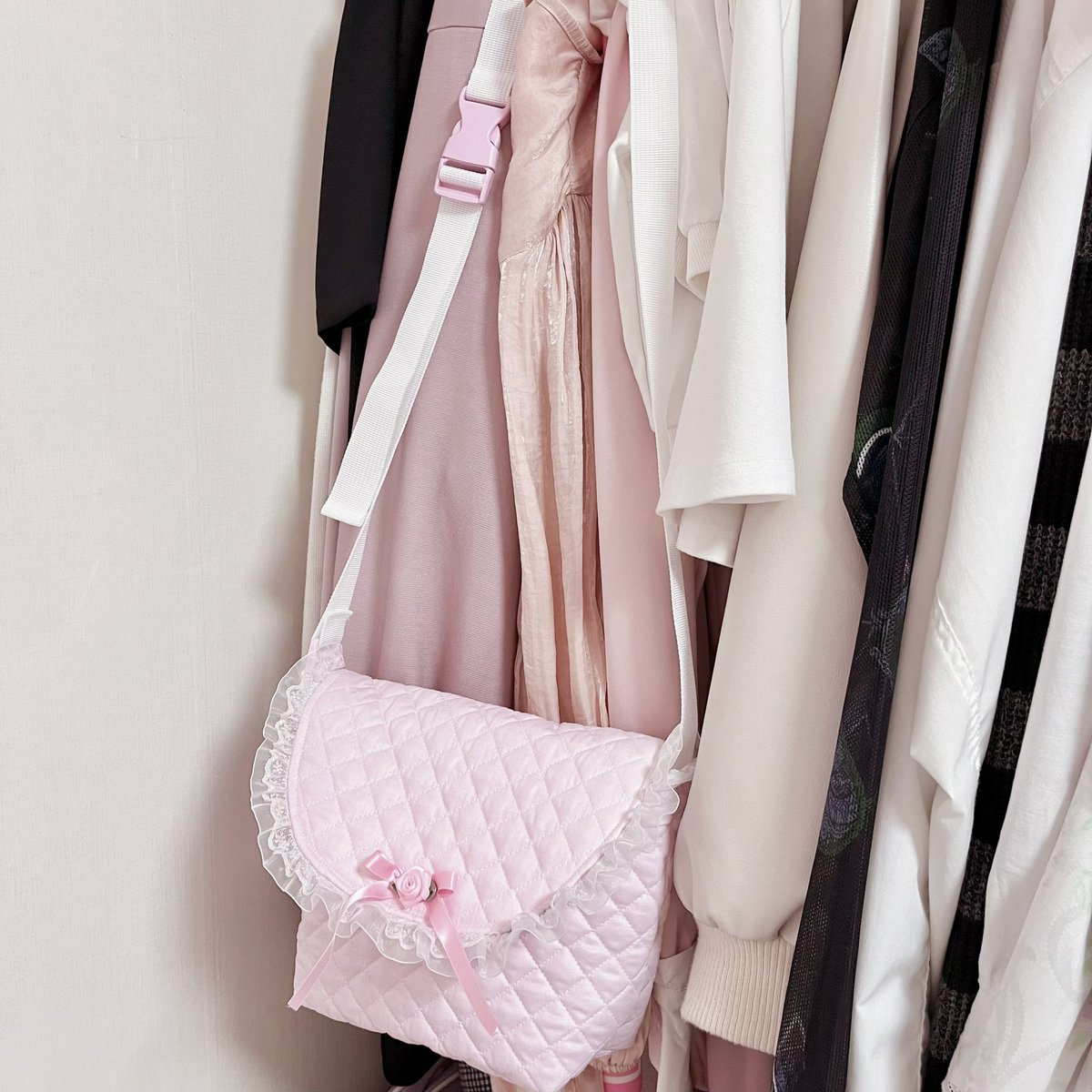 💞RT+FOLLOW 이벤트💞

추후 판매 예정인 프릴 구름백을 알티해주신 한 분에게 랜덤으로 보내드립니다☁️ 프릴 구름백은 12월 경 오프라인으로 판매예정이니 많은 관심 부탁드릴게요ଘ(੭ˊᵕˋ)੭* ੈ✩