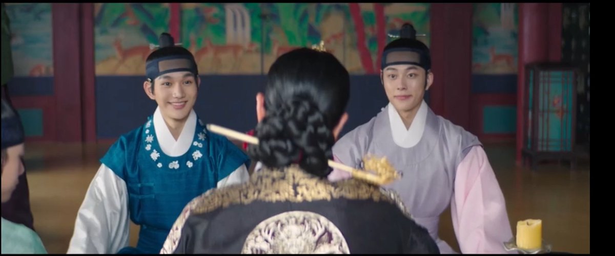 kyuapplepie's tweet photo. I wonder how Queen Hwaryeong raised and educated all of his child. They are all lovable, caring, and kind.
They respect and love their mom, they love each other, and they are not greedy.

#UnderTheQueensUmbrella
#UnderTheQueensUmbrellaEp7 https://t.co/OjMm1y0ush