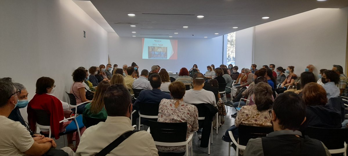 SaludMentalVAL's tweet photo. Compartir el proyecto de #ApoyoMutuo con profesionales de hospitales de día en la jornada de la @AENSaludMental y a la vez conocer a nuestros referentes del proyecto #EMILIA en el que basamos nuestra experiencia ha sido todo un lujo
#TeAM
#EntreIguales
#AyudarAyuda
#EmpleoEsSalud https://t.co/VFIUjw97PR