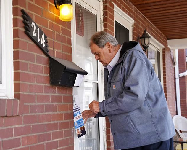 steelworkers's tweet photo. Walking the walk, talking talk: our President Tom Conway knocking doors today in Pittsburgh to turn out the union vote! #BeAUnionVoter #1u #USWVotes https://t.co/uDRfgnqkXS