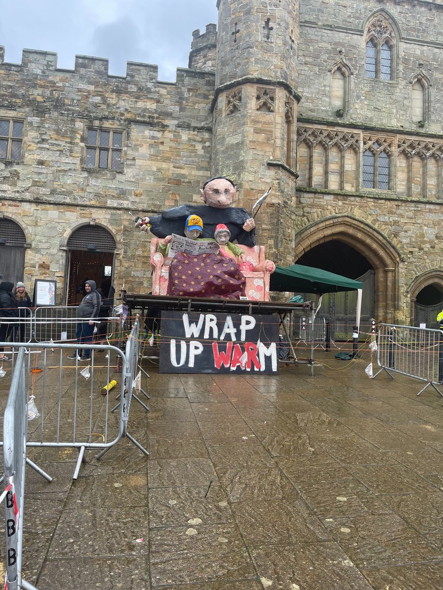 Battle Bonfire (East Sussex) tonight, setting fire to this ...