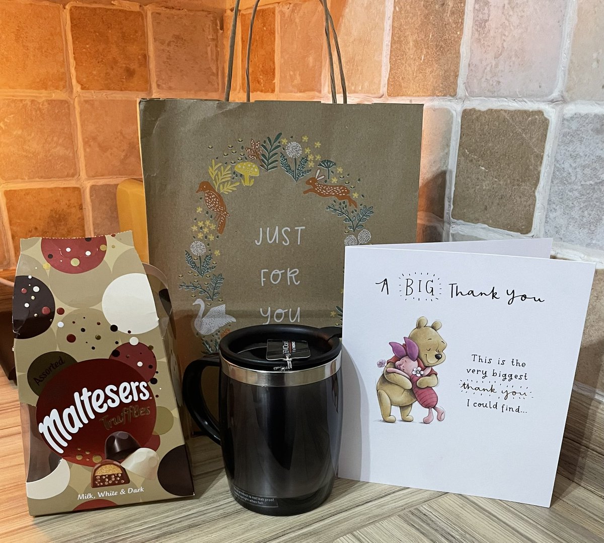 We said good bye to one of our Staff nurses this week. She kindly brought me some gifts. It’s always sad when someone leaves, but nice to feel appreciated 🥰  And yes I may have scoffed the chocolates already 🐷 🤦🏻‍♀️ #TeamTallyBee 🐝 @NGHCartwright1 @JoSmith59227815