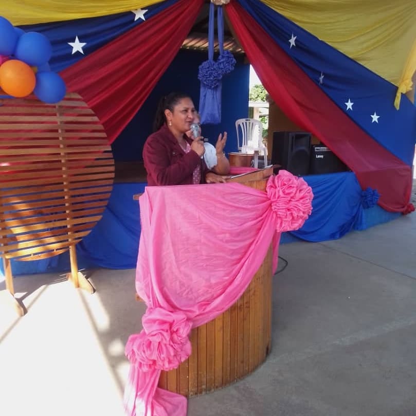 CDCEBarinas's tweet photo. #Barinas | Está semana la jefa de zona educativa MSc Marly Aparicio en compañía de @FundabitBnas y del alcalde Revolucionario Salvador Guerrero, inauguraron tres (3) #CBIT en el Municipio Sucre, Gracias al apoyo y esfuerzo de nuestro presidente @NicolasMaduro y @_LaAvanzadora https://t.co/8R8ICAkTiI