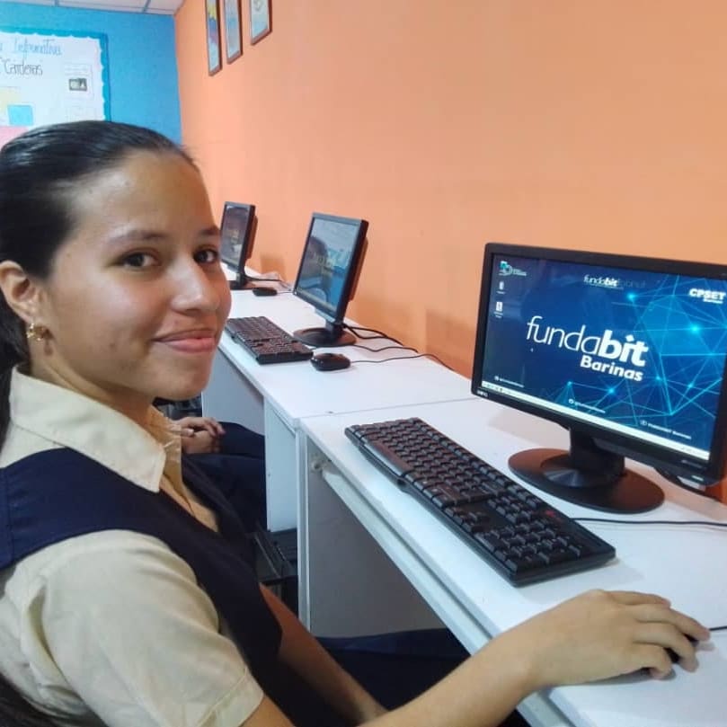 #Barinas | Está semana la jefa de zona educativa MSc Marly Aparicio en compañía de <a href="/FundabitBnas/">Fundabit Barinas</a> y del alcalde Revolucionario Salvador Guerrero, inauguraron tres (3) #CBIT en el Municipio Sucre, Gracias al apoyo y esfuerzo de nuestro presidente <a href="/NicolasMaduro/">Nicolás Maduro</a> y <a href="/_LaAvanzadora/">Yelitze Santaella</a>