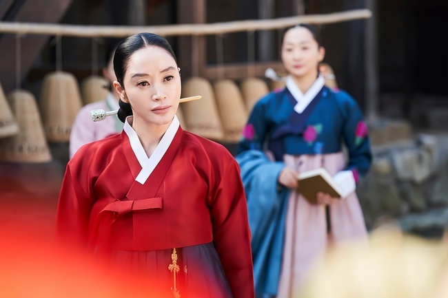hyovrse's tweet photo. so the queen meets cheongha for the first time when she was fighting behalf of a woman and is automatically impressed by her........its all clicking into place! https://t.co/gdJl8ZNGdi